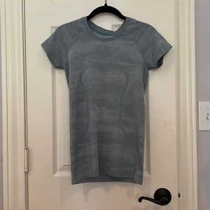 Lululemon Swiftly Tech Short Sleeve Top (Size 6)